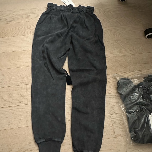 NWT Something Navy Paper bag sweatpants - Picture 10 of 14